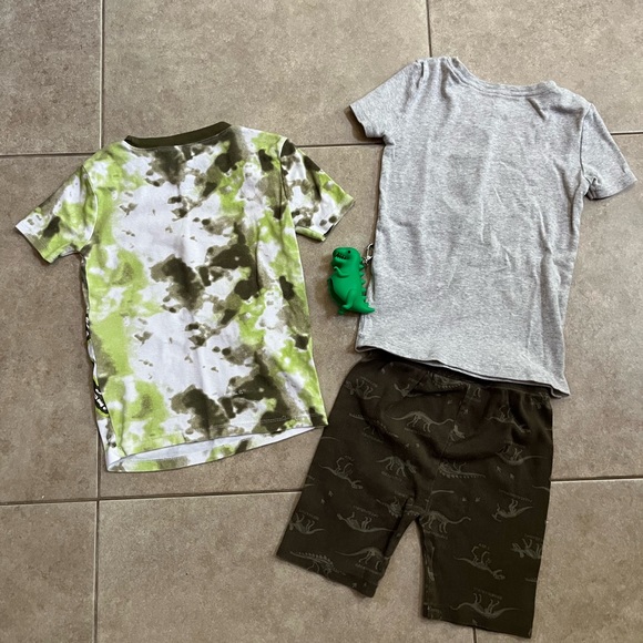 Dino Dinosaur T-Rex Boys Size 7 Pajamas And Sanitizer Holder - Picture 3 of 5